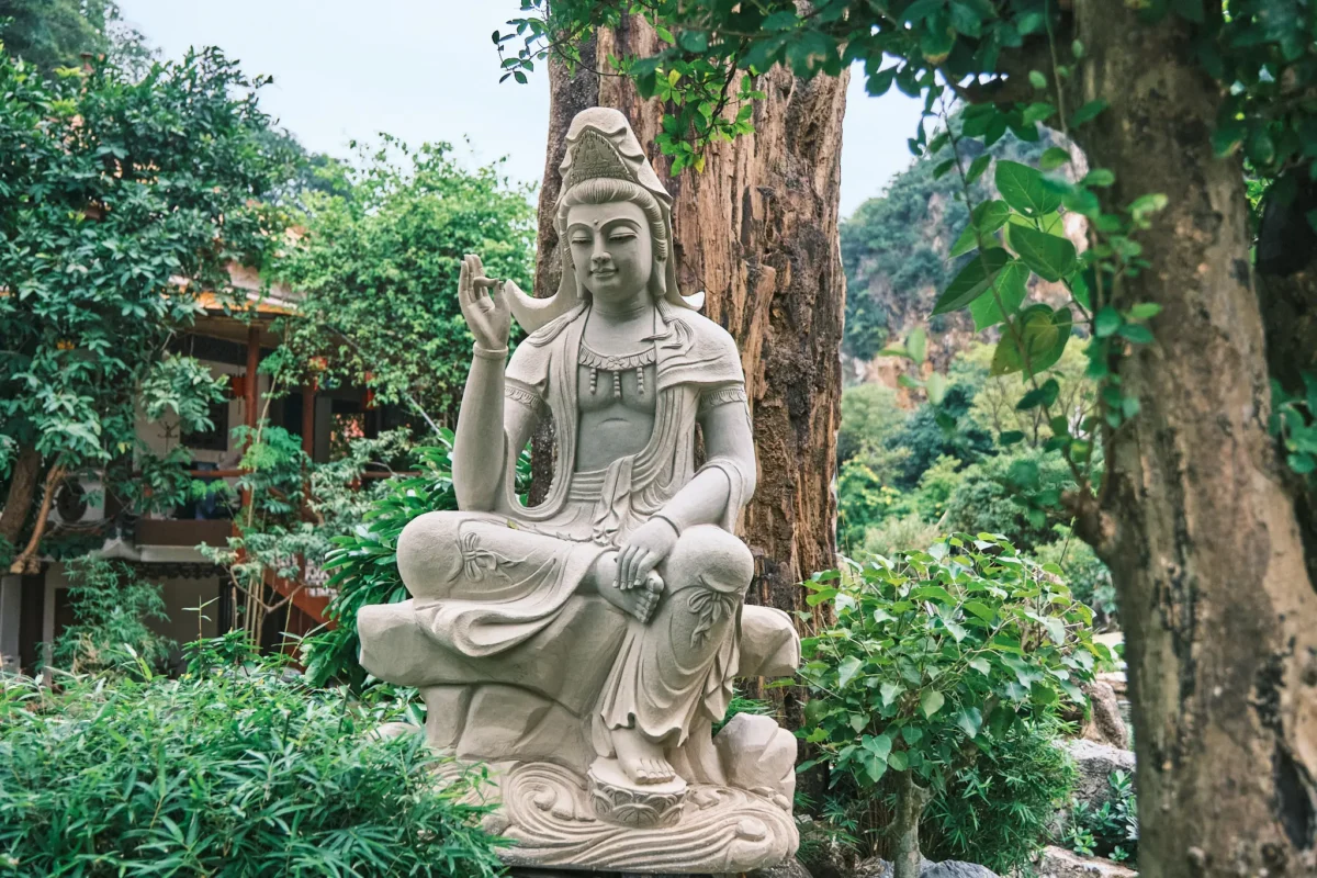 Tượng Phật tại chùa quán thế âm đà nẵng